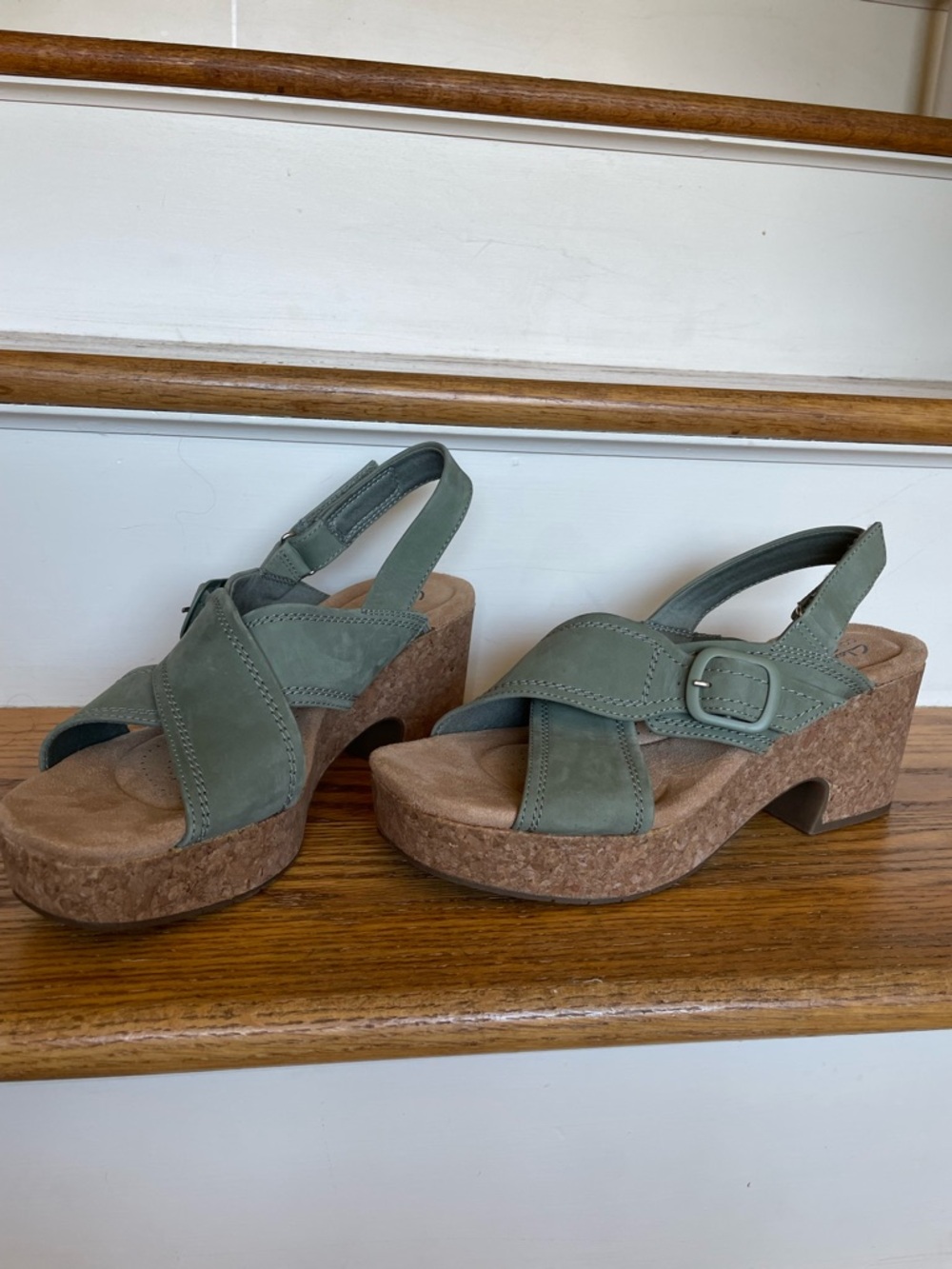 Clarks Collection Shoe 10 M Giselle Dove Women's Suede Cork Platform Sandals